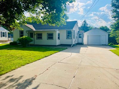 705 S 7th St, Oregon, IL, 61061
