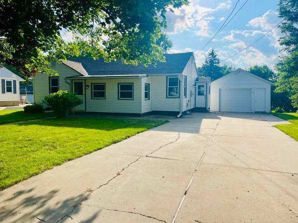 705 S 7th St, Oregon, IL 61061