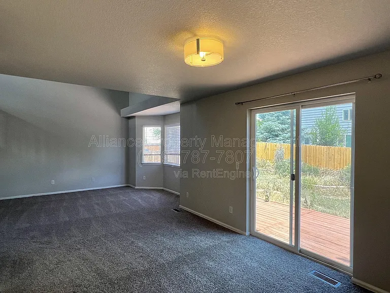 5671 Vermillion Bluffs Dr — Photo 8