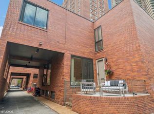 3631 N Pine Grove Ave, Chicago, IL 60613