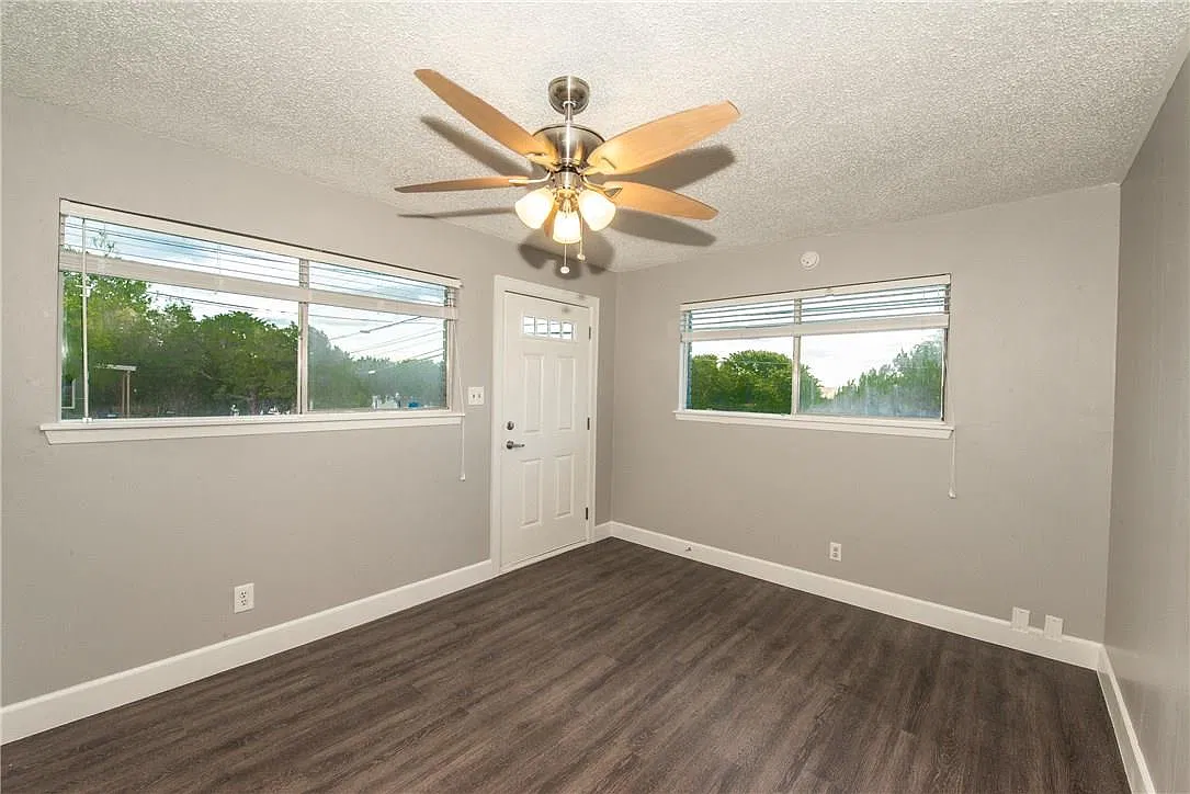 1 bed, 1.0 bath, 1366 sqft, $1,245 — Photo 4