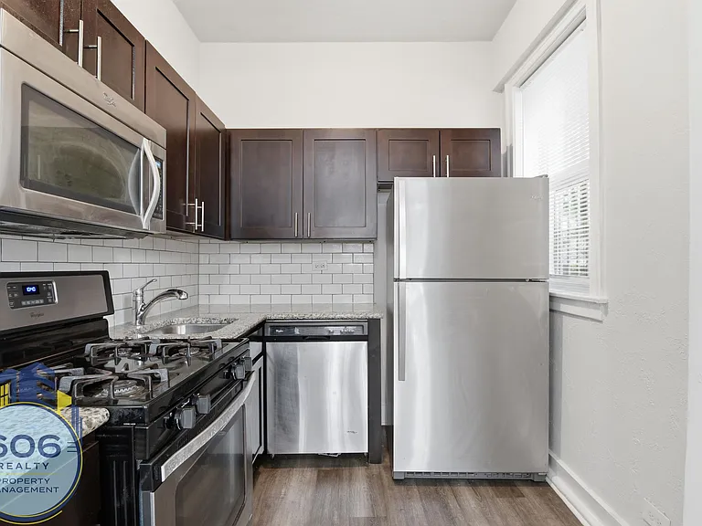 The Ashland Tower Modern Living in the Heart of Rogers Park — Photo 37