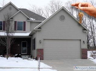 3 Musket Ct, Le Claire, IA 52753