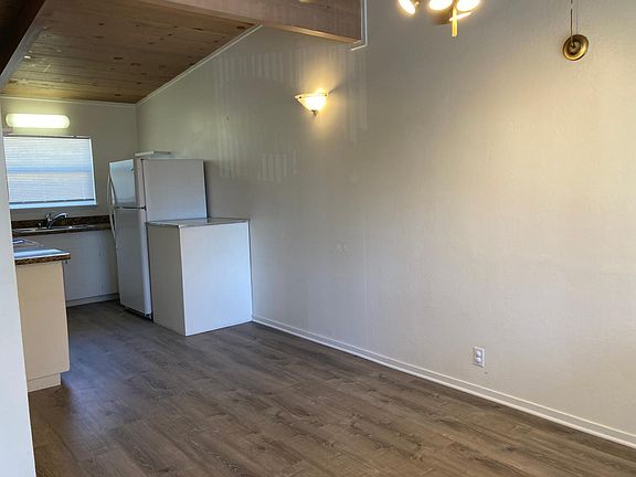 4th image of 2151 Williams St
