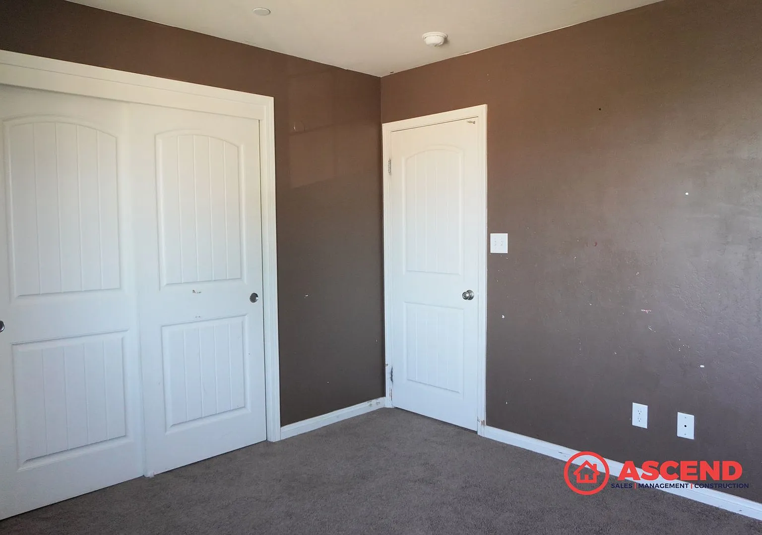 Spacious 3 Bed / 2.5 Bath Home with Solar, & Fruit Trees - Makes Perfect Family home! — Photo 3