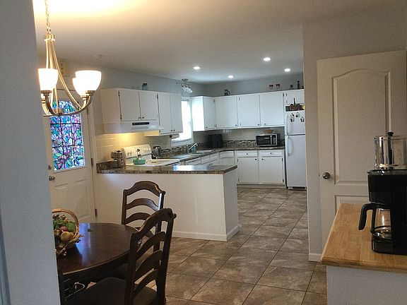 4th image of 2526 Venetian Way