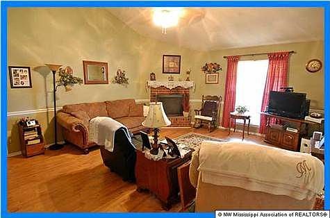 4th image of 6523 Farley Dr W