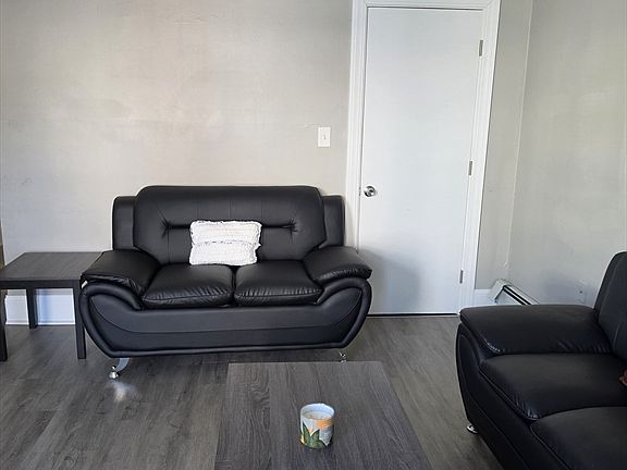 3rd image of 14 Ridgeway St Floor 1