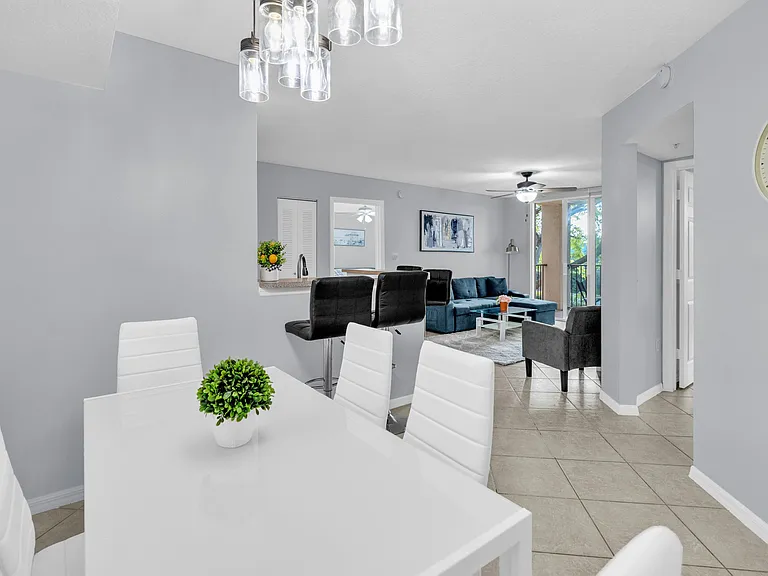 214 Villa Cir #214 — Photo 3