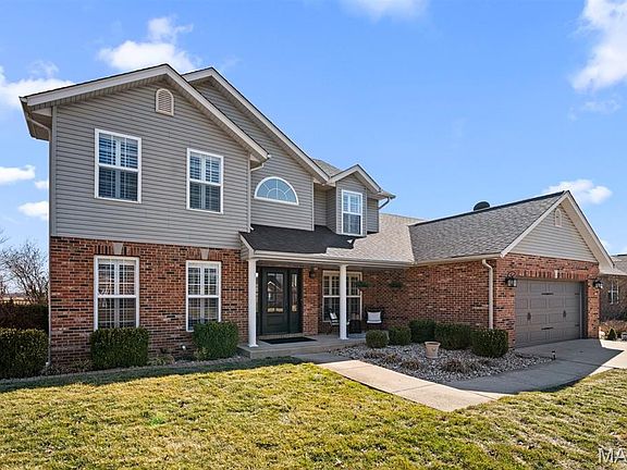 3rd image of 112 Liederkranz Ln