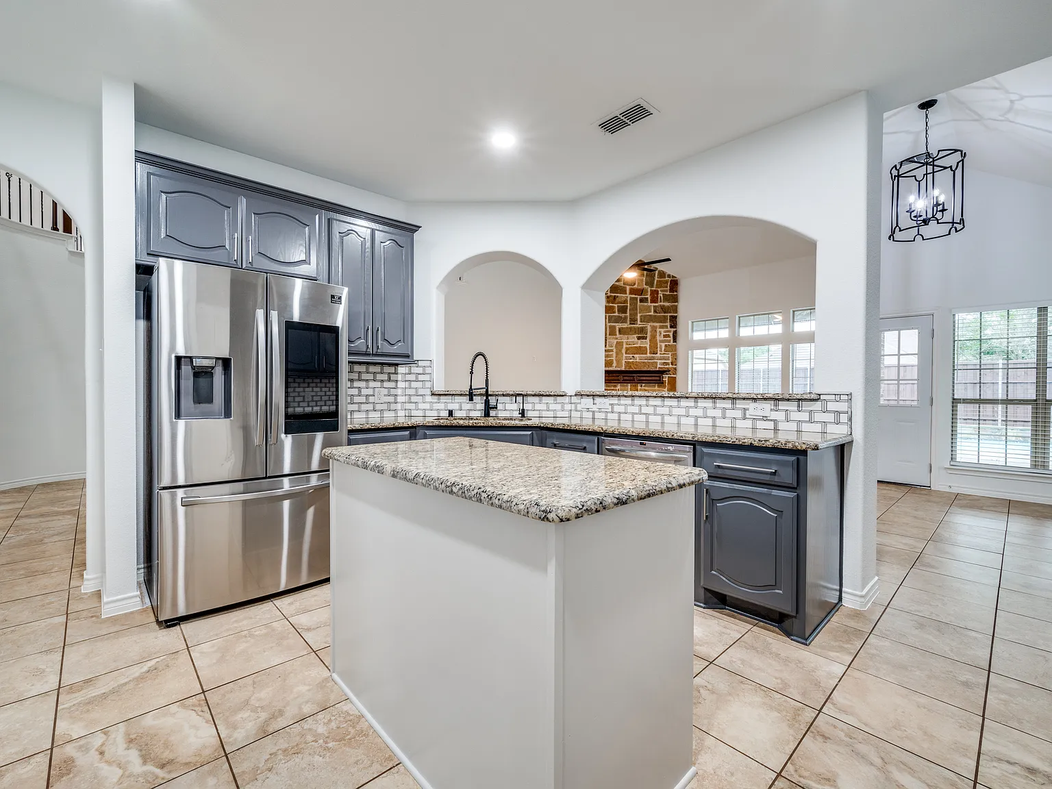 5 bed, 3.5 bath, 3975 sqft, $4,250 — Photo 3
