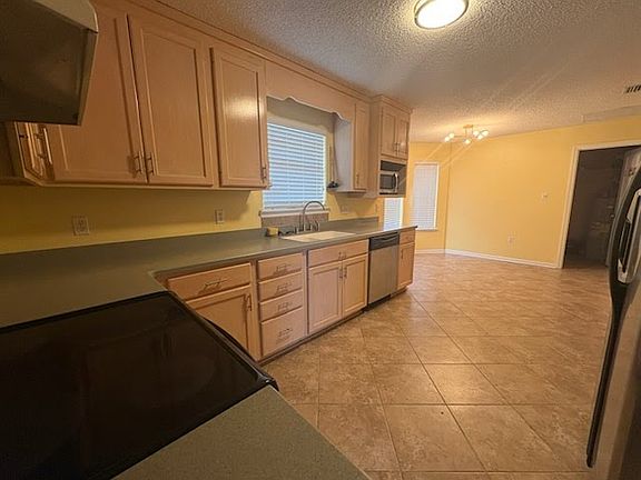 3rd image of 4119 Clay Dr