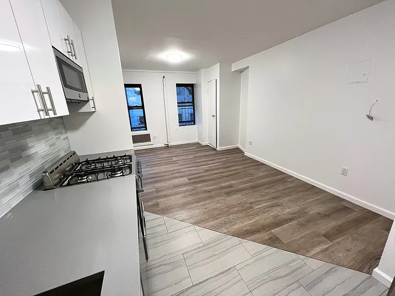 320 E 6th St #9R — Photo 9