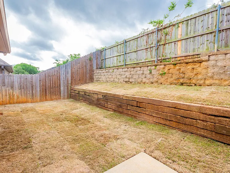 822 Lindsey Ln — Photo 24
