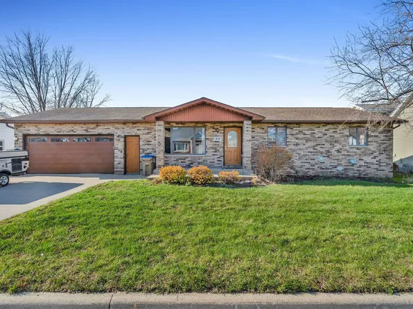 310 2nd St NE, Worthington, IA 52078