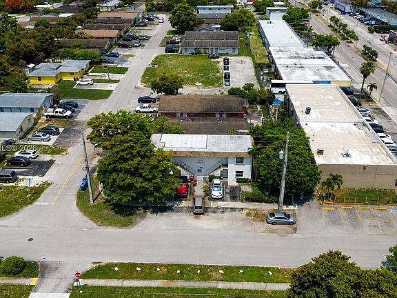 4th image of 1275 SW 36th Ave