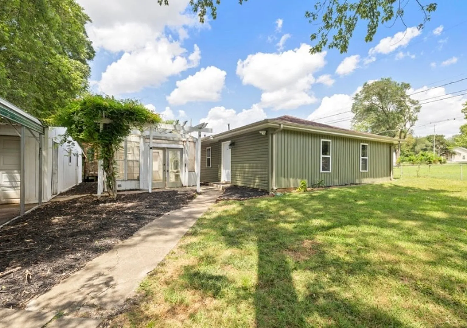 Move In Special!! 1/2 Off Of Your 1st Full Month's Rent! Totally Remodeled Home Everything Is Bra... — Photo 1