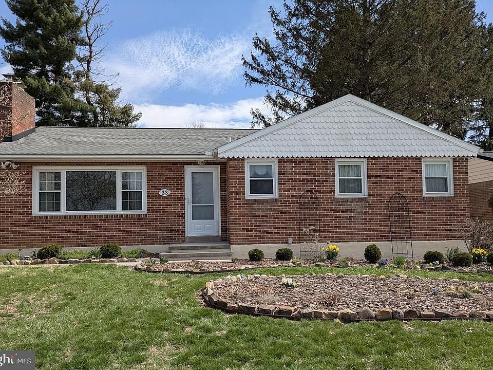 1st image of 33 Center Dr