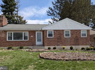 33 Center Dr, Camp Hill, PA 17011