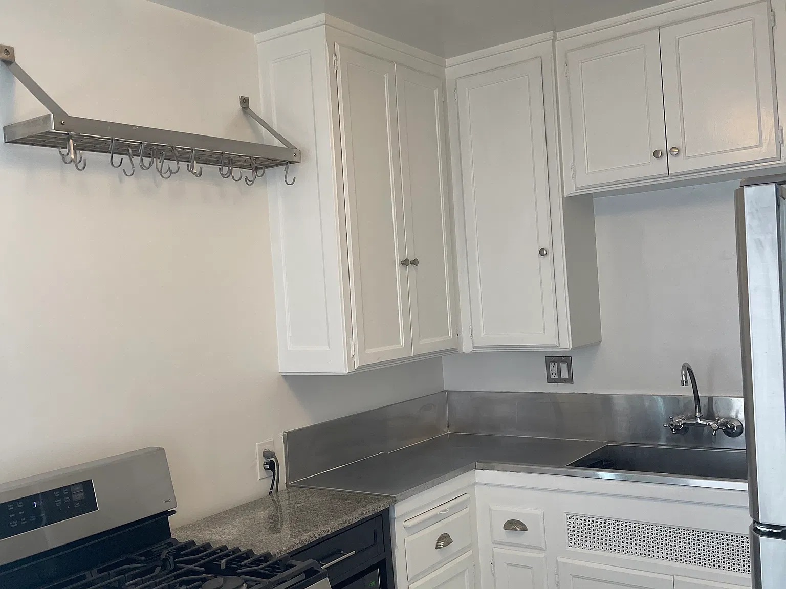 2326 Oak St — Photo 4
