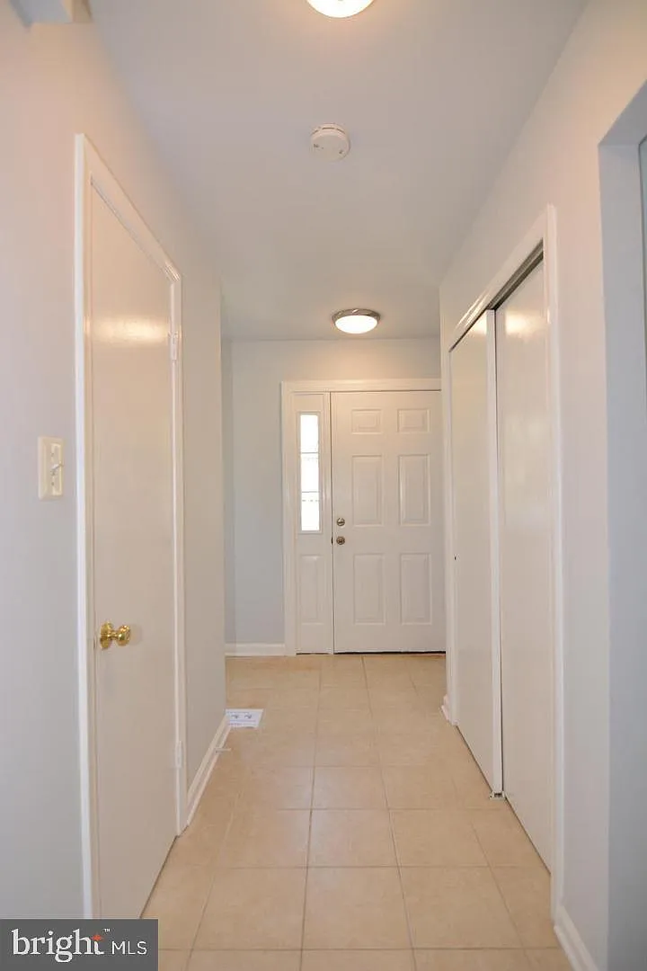 3 bed, 2.5 bath, 1732 sqft, $2,800 — Photo 2