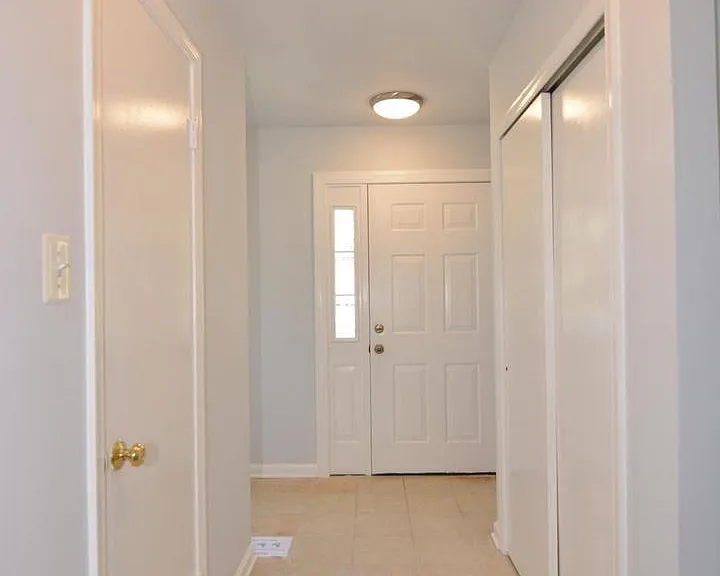 714 Hurley Ave — Photo 2