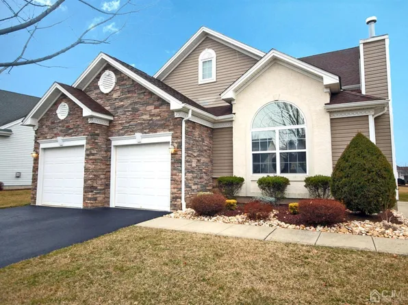 85 Diamond Spring Dr, Monroe Township, NJ 08831