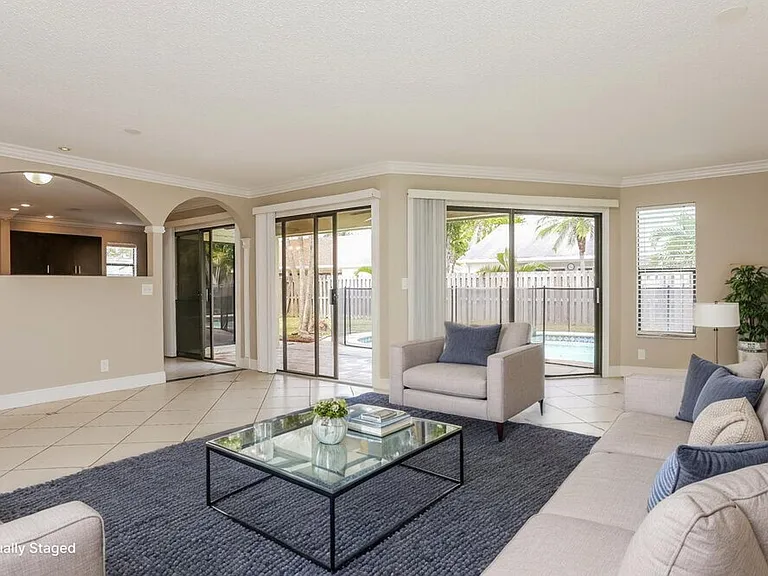 11235 NW 43rd Pl — Photo 4