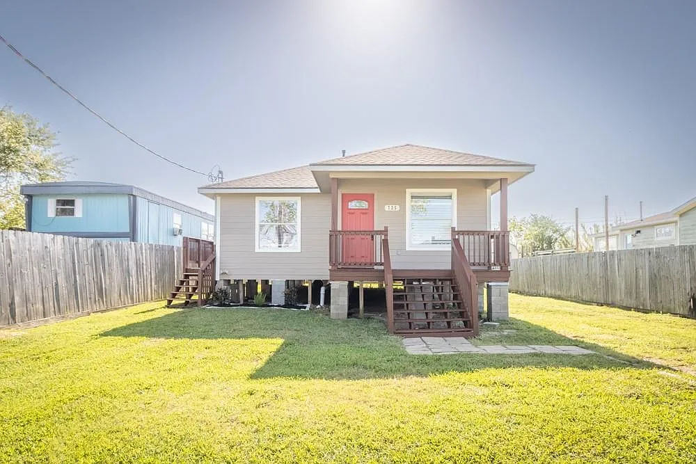 3 bed, 2.0 bath, 1382 sqft, $1,600 — Photo 2