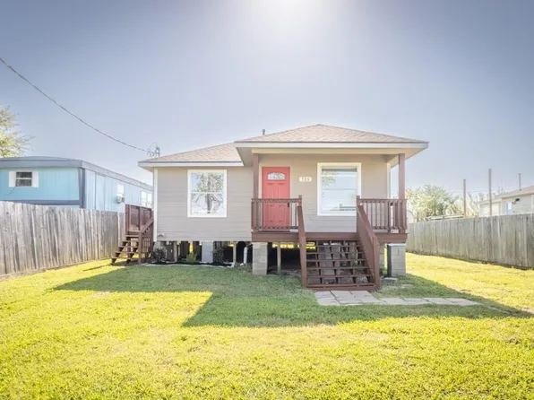 725 10th St, Dickinson, TX 77539