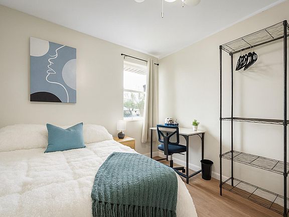 Warm full room with workspace, ceiling fan & natural light cozy living in Jacksonville, FL