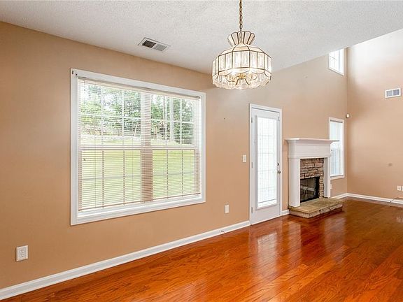 5th image of 343 Moriah Ln