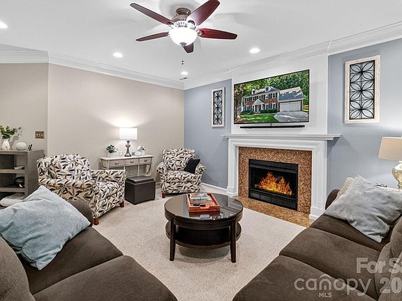 5th image of 8749 Oakham St