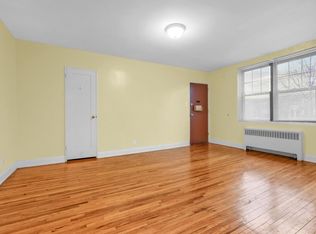 69-88 136th St APT 1F, Flushing, NY 11367
