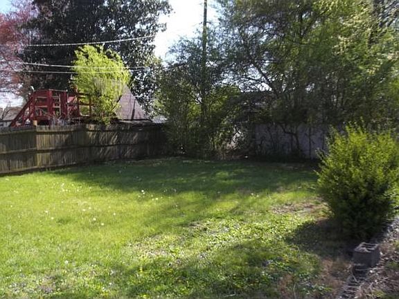 3rd image of 1629 Carolina Ave