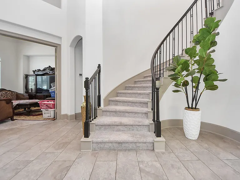 1911 Sapphire Pines Ln — Photo 6