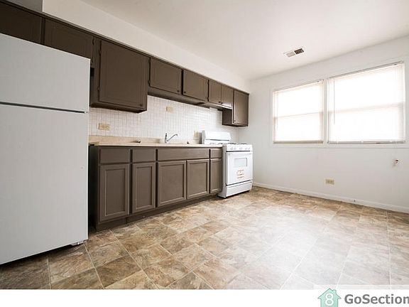 4th image of 1633 Harbor Ave
