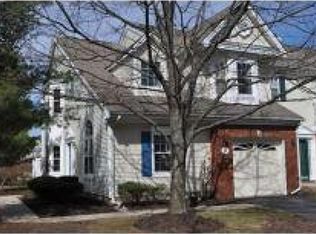 16 Topaz Dr, Franklin Park, NJ 08823