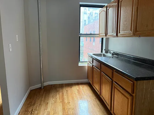 Rented by Premier One Realty LLC | media 16