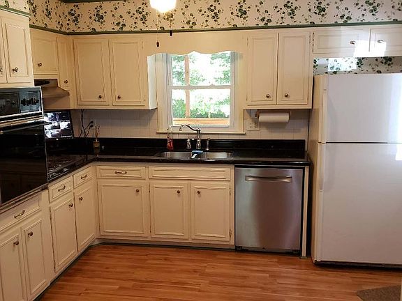 4th image of 3089 Saint Helena Dr
