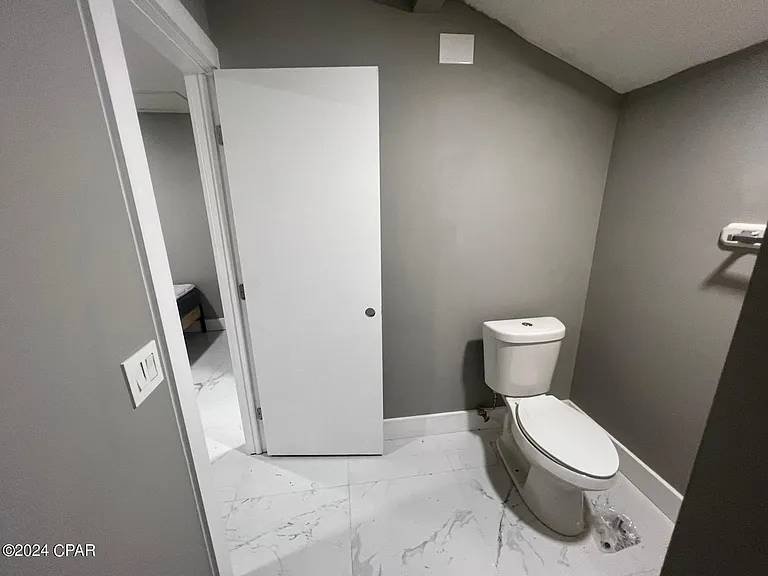 1211 Stephen Dr — Photo 6