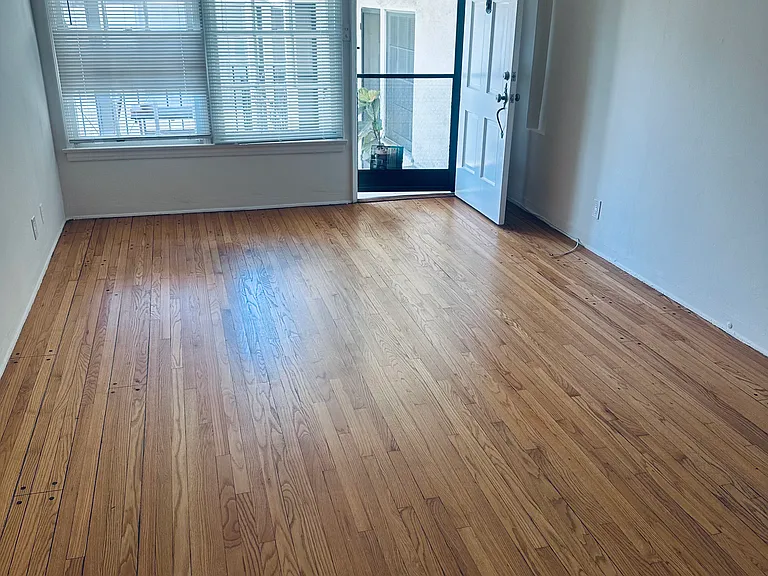 959 Gayley Ave #14 — Photo 5
