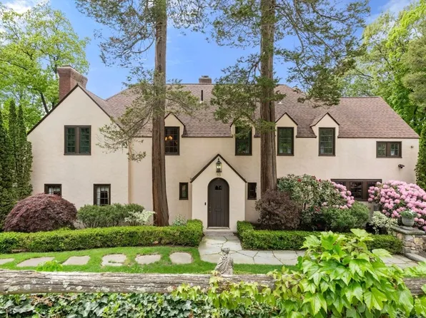 85 Gate House Rd, Newton, MA 02467