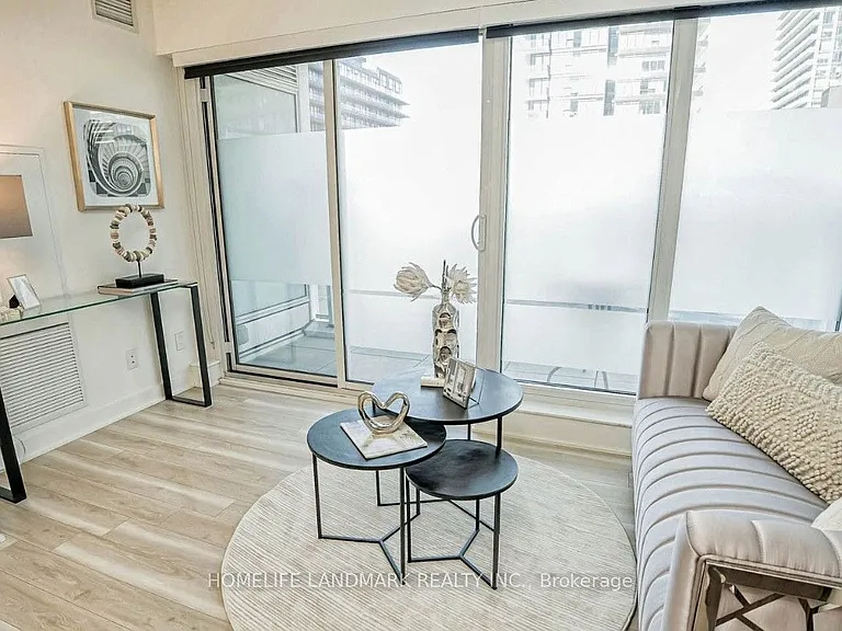 19 Bathurst St #605 — Photo 2
