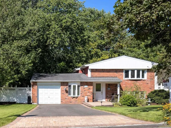 198 11th Avenue, Holtsville, NY 11742