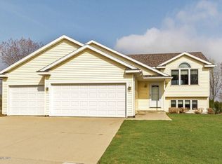 6335 S Pointe Dr SW, Rochester, MN 55902