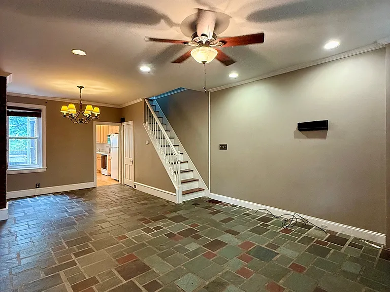 924 Lovering Ave — Photo 6