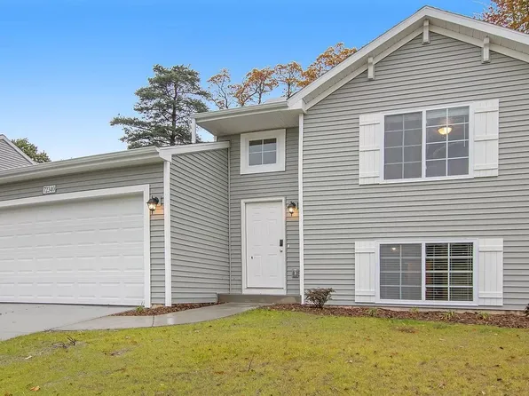 2756 Plover Dr SE, Kentwood, MI 49508