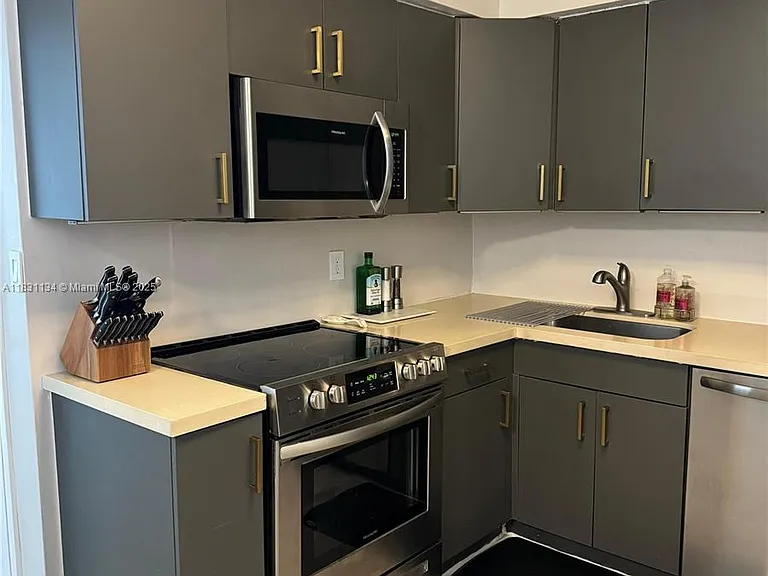 5700 Collins Ave #3C — Photo 5