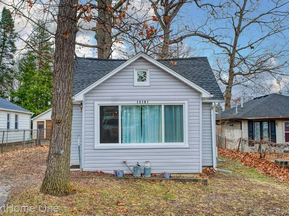 13107 Mohawk Dr, Linden, MI 48451
